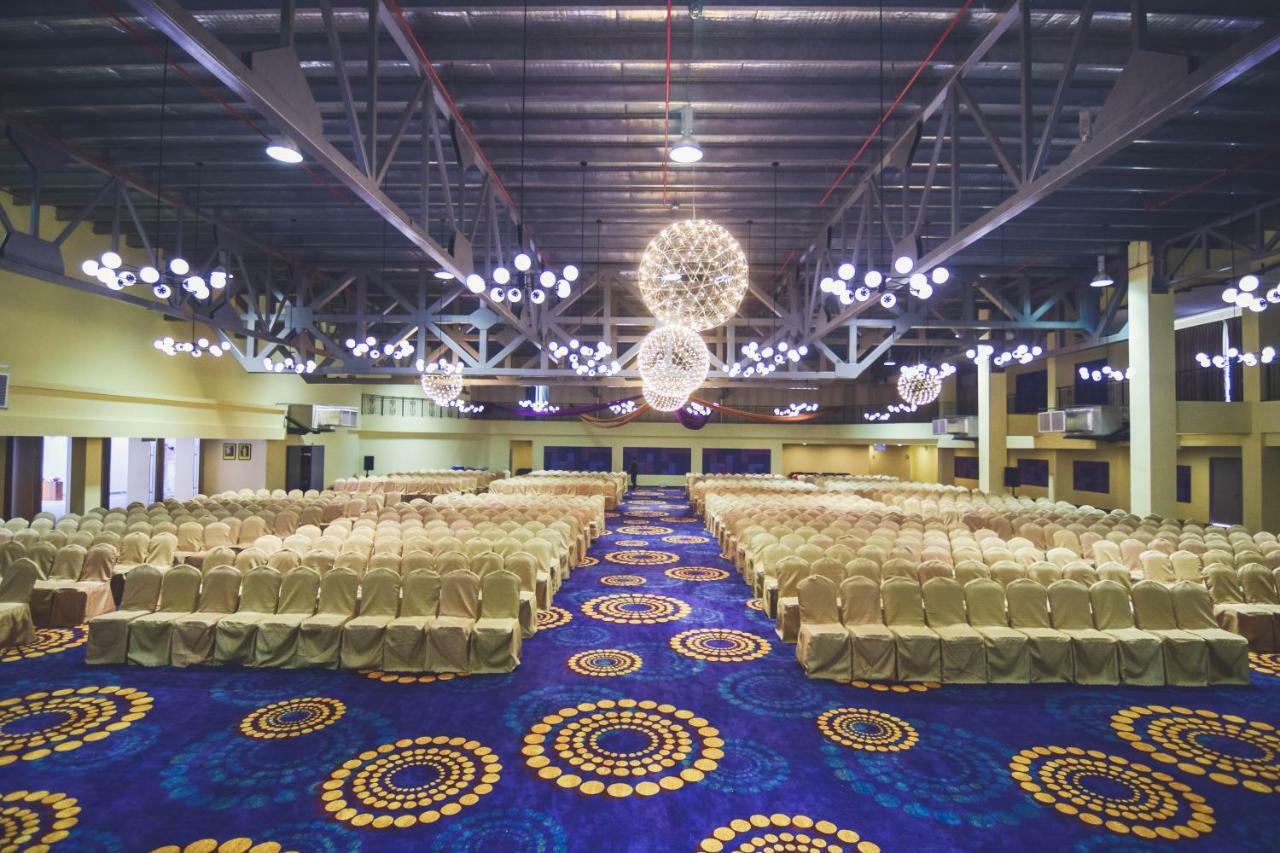 Aman Hills Hotel Kampong Timbunan Экстерьер фото
